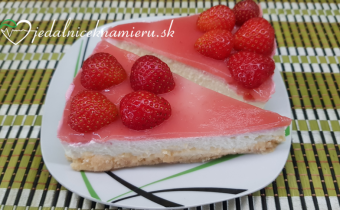 Nepečený jahodový cheesecake