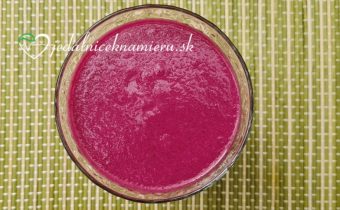 Smoothie z červenej repy a ananásu